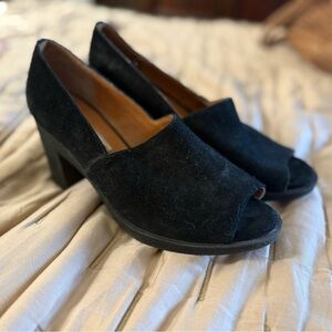 & Other Stories Black Suede Peep-Toe Block Heel Pumps